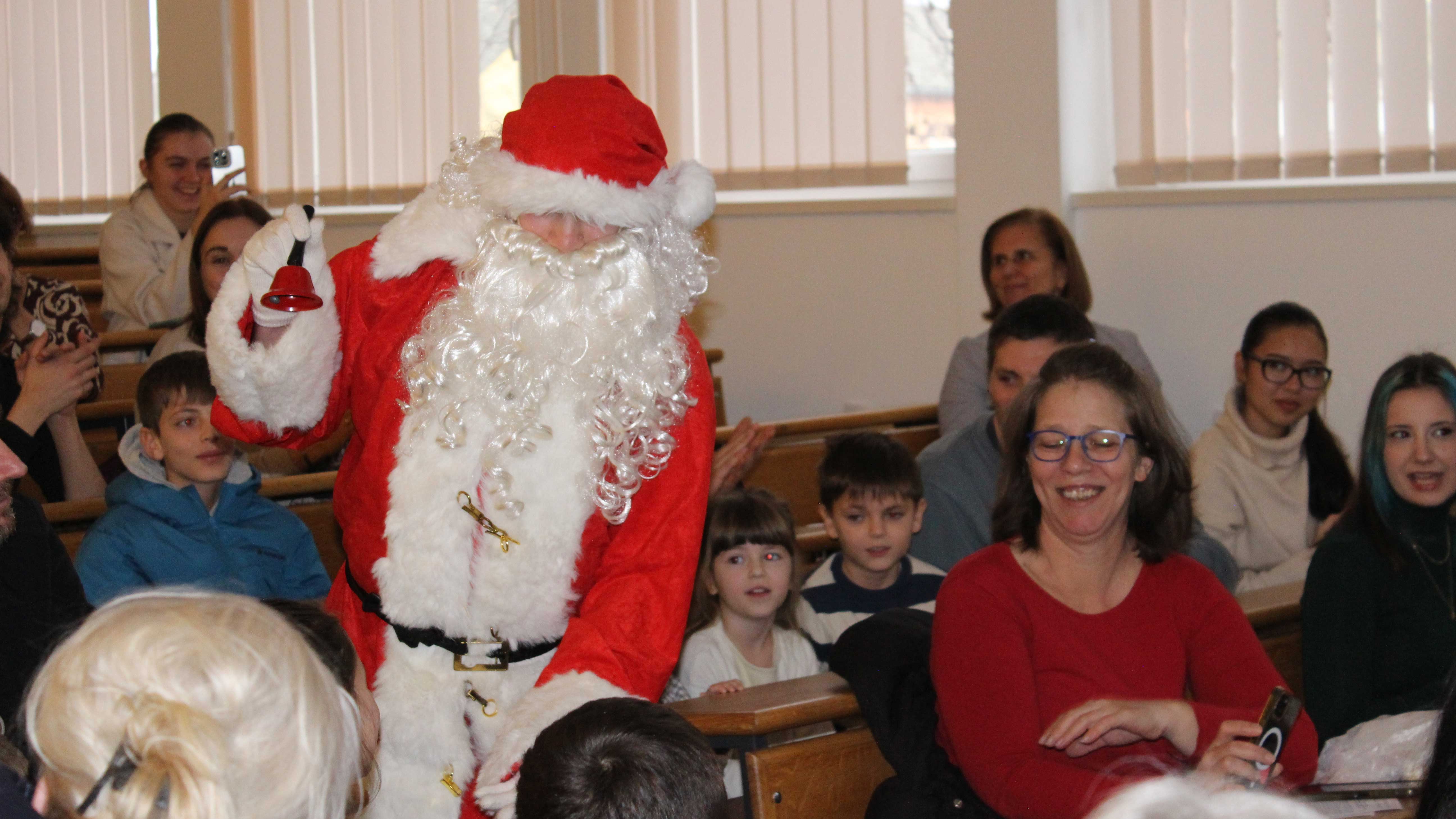Подела пакетића и школски мјузикл